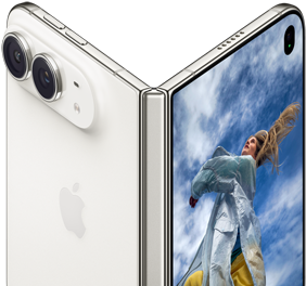 iPhone Duo, semiabierto como un libro con mecanismo de bisagra en el centro, la parte posterior a la izquierda tiene el logo de Apple y dos cámaras, la pantalla exterior a la derecha muestra la foto de una persona rubia
